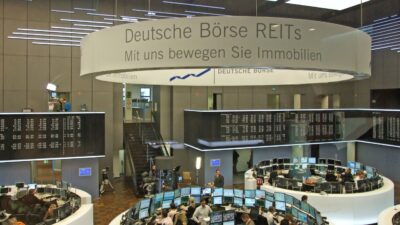 Depiction of Private retreat: are we witnessing the decline of public equity markets?