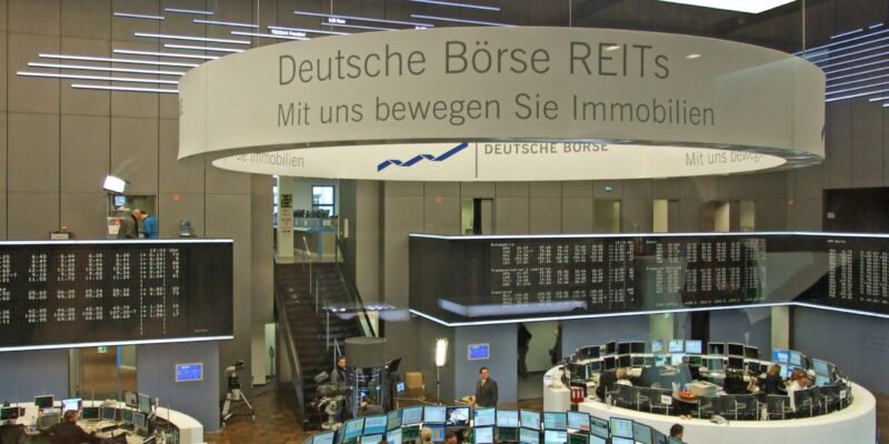 Depiction of Private retreat: are we witnessing the decline of public equity markets?