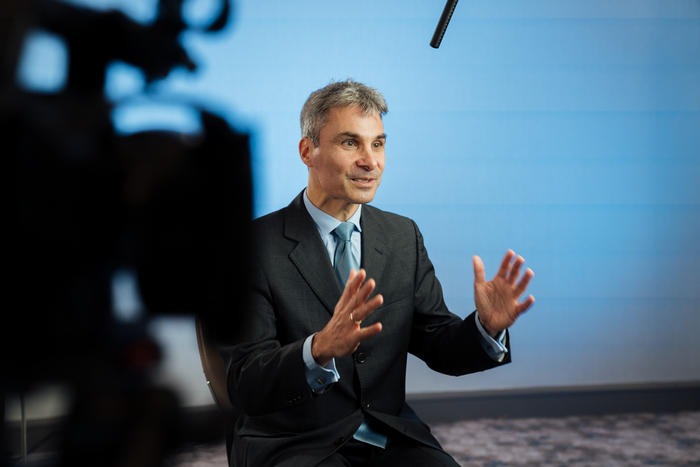 Dr Gunnar Niels