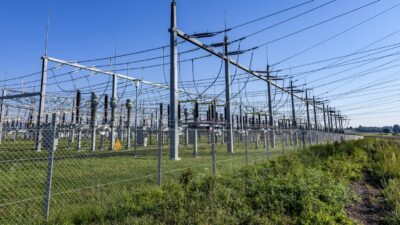 Depiction of What are the challenges of decarbonising industry in the transition to a green economy?