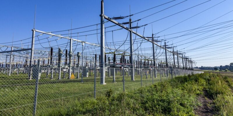 Depiction of What are the challenges of decarbonising industry in the transition to a green economy?